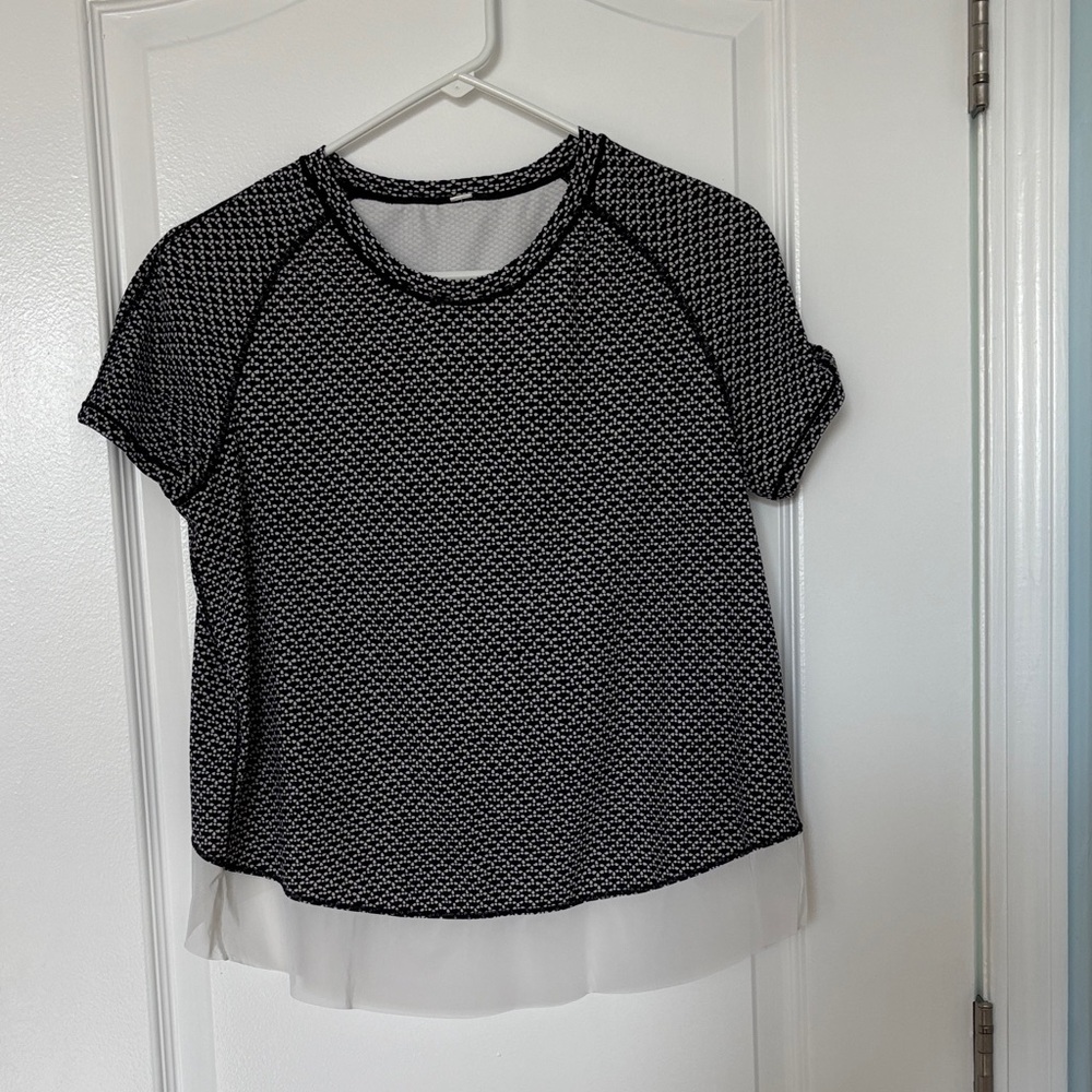 Lululemon Black and White Women's Top
